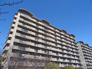 ジオ茨木学園町5番館の外観（南西側から）