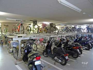 屋内に設けられた駐輪場・バイク置場