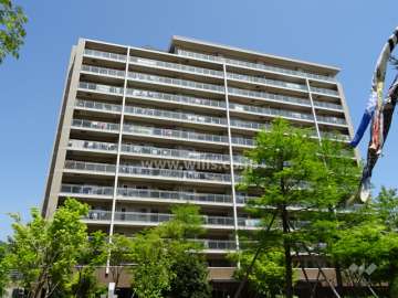 ジオ彩都みなみ坂1番館の外観（南東側から）