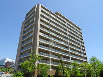 ジオ彩都みなみ坂1番館の外観（南側から）