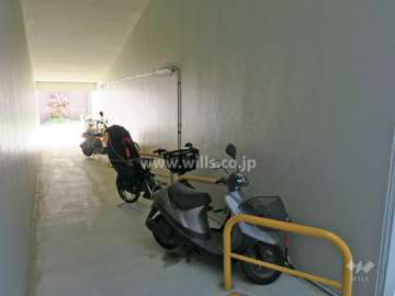 屋内に設けられたバイク置場