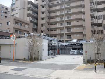 敷地内駐車場（ロボットゲート付き）