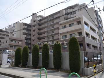 ステイツグラン茨木A棟の外観(北西側から)