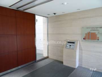 エントランスはオートロック付きです。