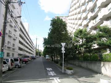 朝日プラザ千里Ａ棟の南側