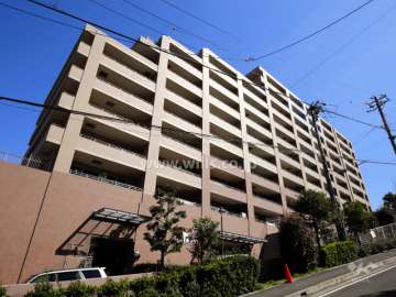 ステイツ茨木グランプレイスの外観（北西側から）