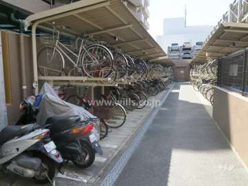 駐輪場とバイク置場