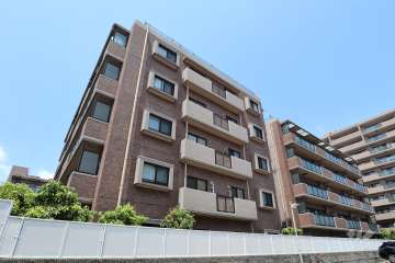ステイツ茨木・奈良町アネックスの外観（南東側から）