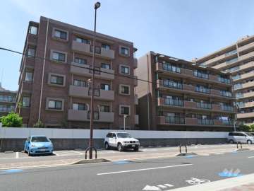 ステイツ茨木・奈良町アネックスの外観（南東側から）