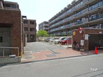 駐車場出入り口