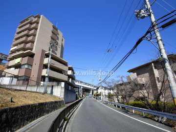 敷地東側の前面道路