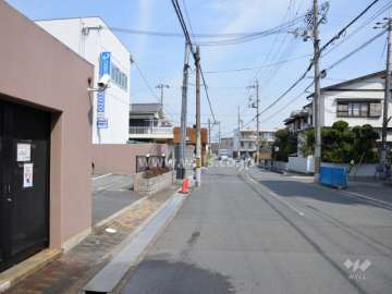 敷地東側の前面道路