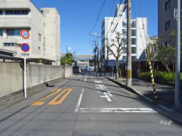 南西側前面道路（南東側から）