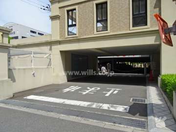 駐車場出入り口