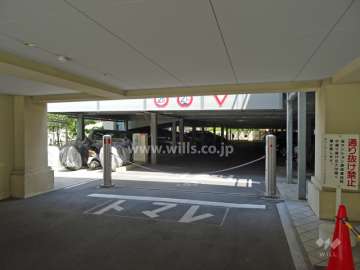 駐車場出入り口（ロボットゲート付）