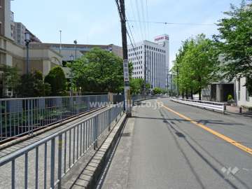 敷地北側の前面道路