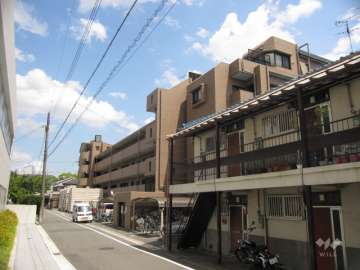 ネバーランド茨木上中条の外観(北西側から)