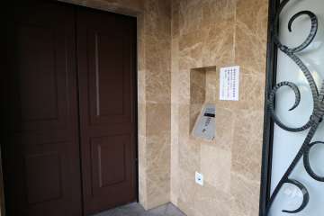 エントランスはオートロック付きです