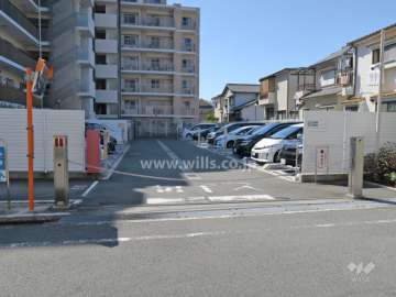 駐車場の出入り口（ロボットゲート付き）