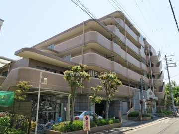 ファミール茨木春日の外観（北西側から）