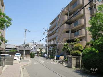 敷地西側の前面道路。