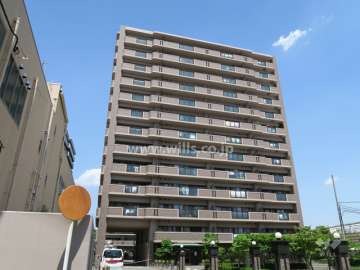 ファミール茨木・上穂積パークコートの外観（南西側から）