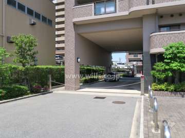 駐車場出入り口（ロボットゲート付き）