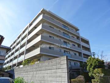 プラウド茨木東宮町の外観（南東側から）
