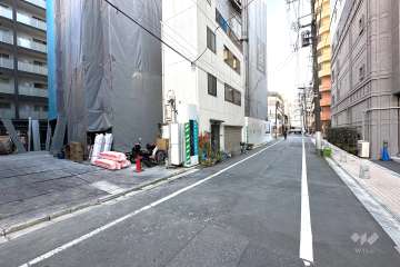 敷地の西側前面道路（北側から）