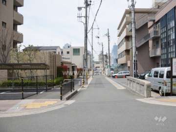 敷地北側の前面道路
