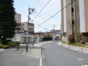 敷地南側の前面道路