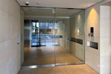 エントランスはオートロック付きです。