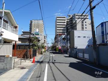 敷地北側の前面道路