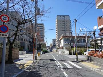 敷地南側の前面道路