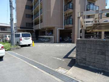 駐車場出入り口