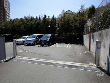 駐車場の出入り口（ロボットゲート付き）