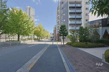 敷地北側の前面道路