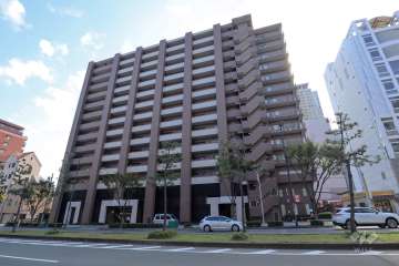 ローレルコート・エスタ上本町の外観（北西側から）