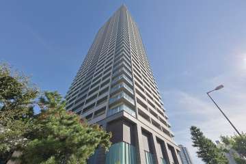 ウェリス上本町ローレルタワーの外観（南西側から）