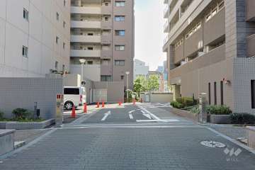 駐車場の出入り口（リングシャッター付き）