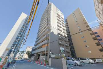 クラウンハイム上町台セントラルカーサの外観（南西側から）