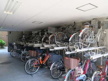 屋内に設けられた駐輪場