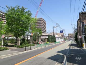 敷地南側の前面道路