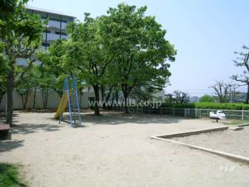 『西緑丘1丁目公園』は、遊具も設置されており、子供の遊び場にピッタリです。