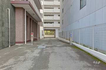 駐車場の出入り口（ロボットゲート付き）