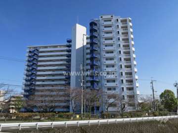 モンセーヌ南茨木A棟の外観（北側から）