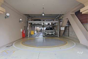 敷地内駐車場（屋内機械式）