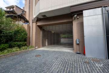 駐車場出入り口（リングシャッター付き）