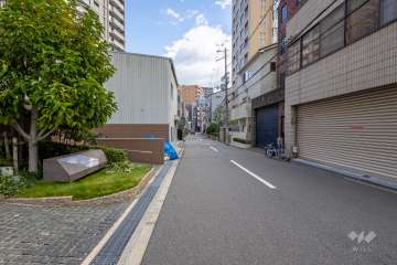 敷地南側の前面道路