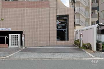 駐車場の出入り口（リングシャッター付き）